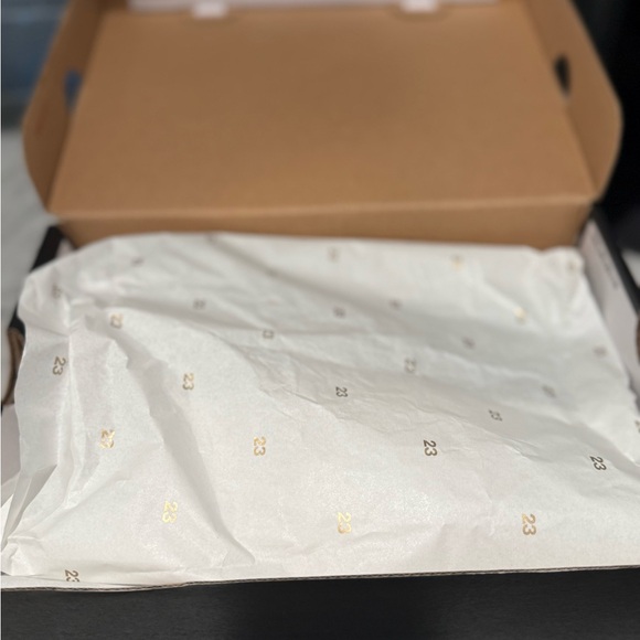 NWT Nike Jordan 1 Low Lucky Green (GS) - Picture 6 of 8